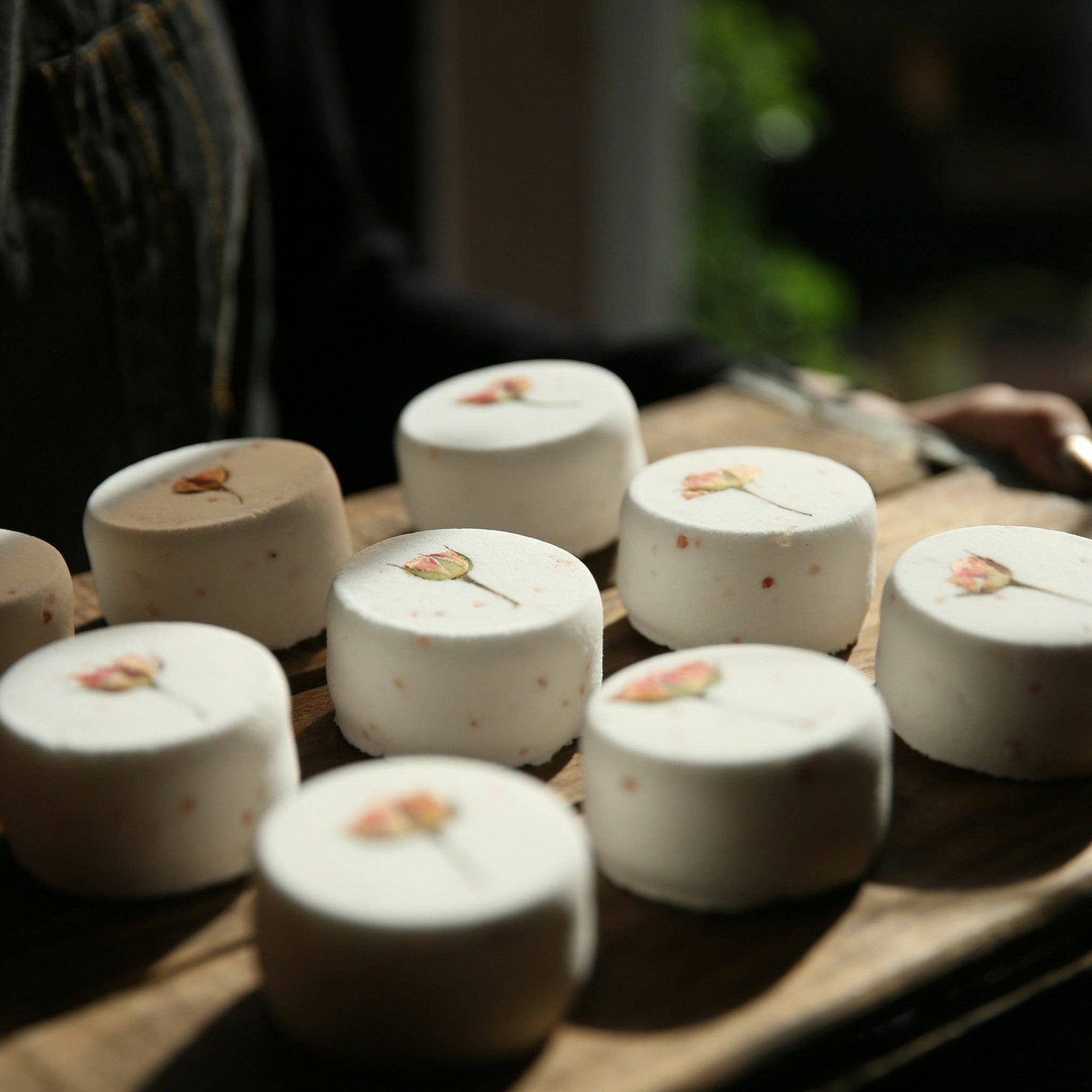 DollyMoo - Cardamom Cedar & Rose Bath Bomb with Pink Himalayan Salt