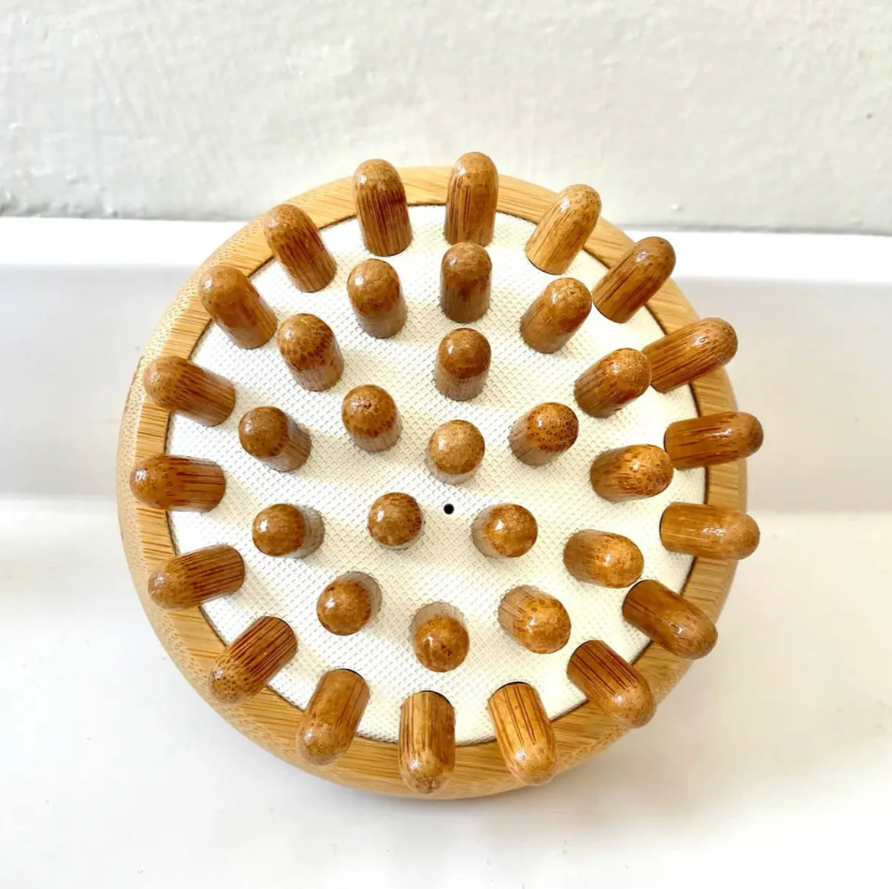 Bamboo Switch - Bamboo Stimulating Scalp Massager