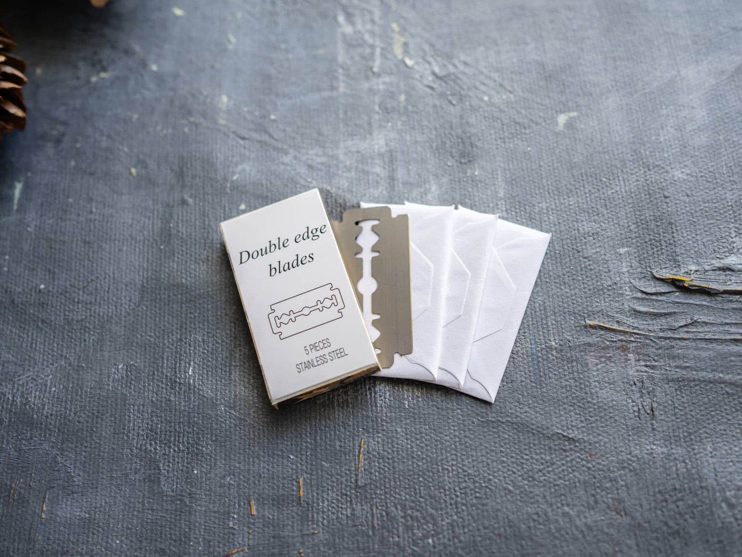 Plantish - Safety Razor Blade & Stand