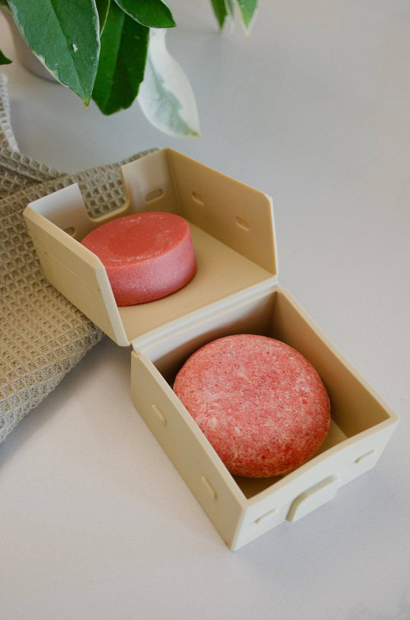 Me Mother Earth - Silicone Travel Soap Case