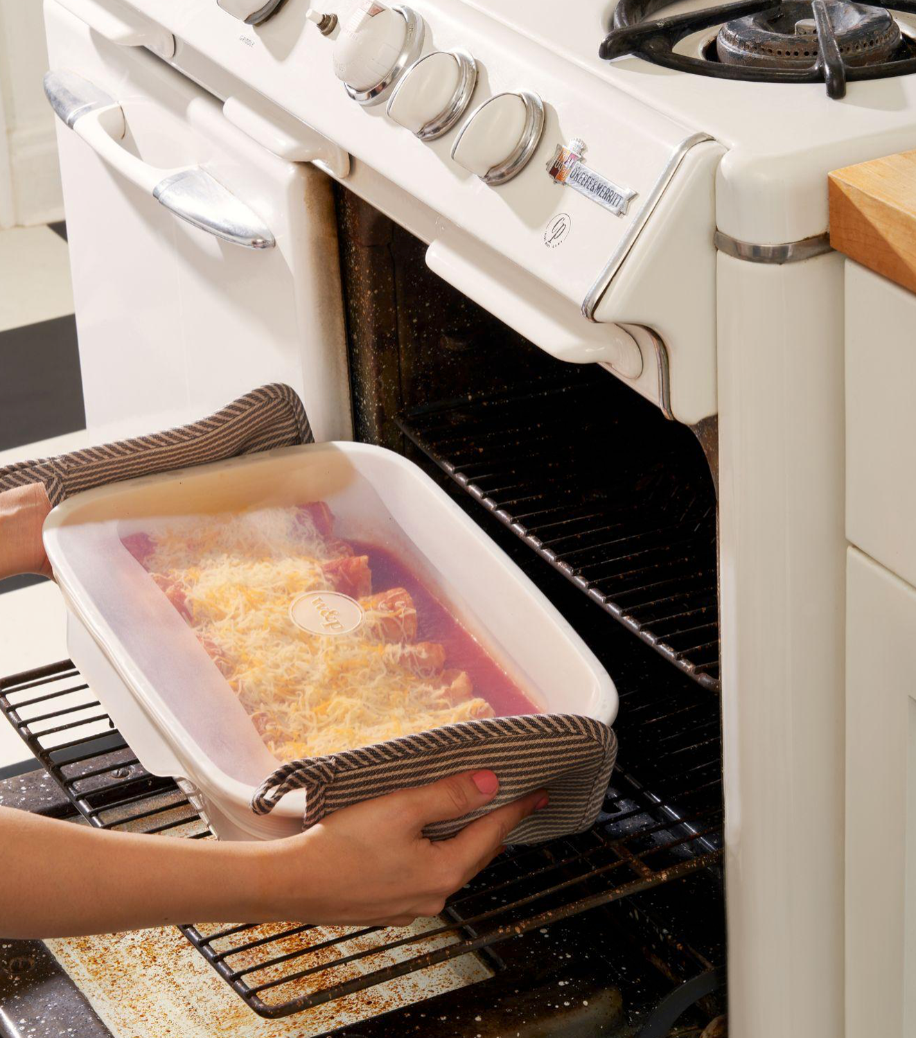 W&P - Reusable Silicone Stretch Casserole Baking Lid