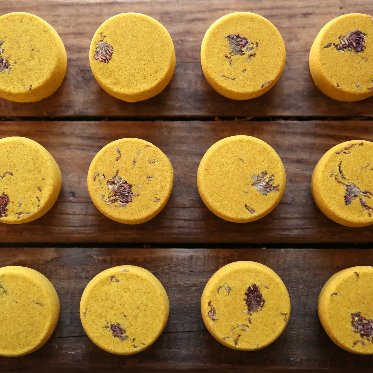 DollyMoo - Frankincense Bath Bomb with Turmeric & Sandalwood
