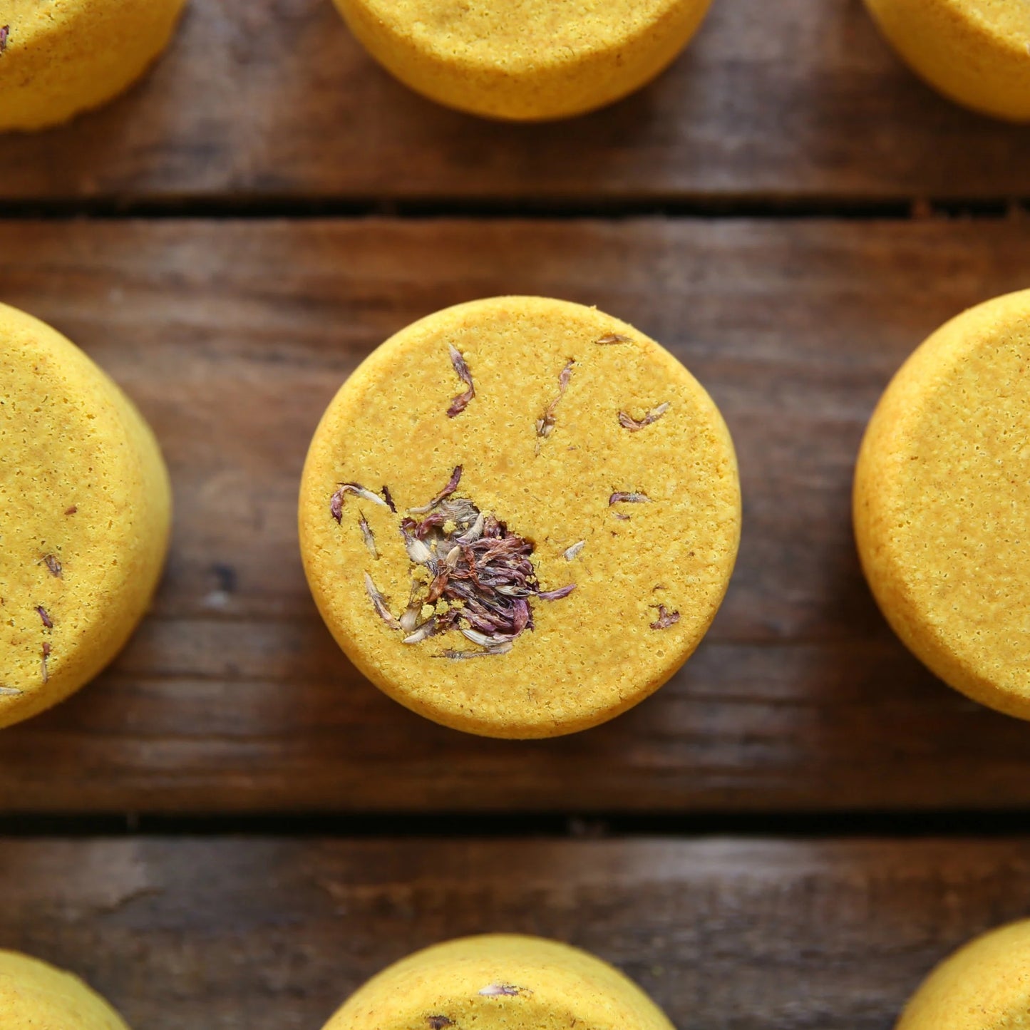 DollyMoo - Frankincense Bath Bomb with Turmeric & Sandalwood