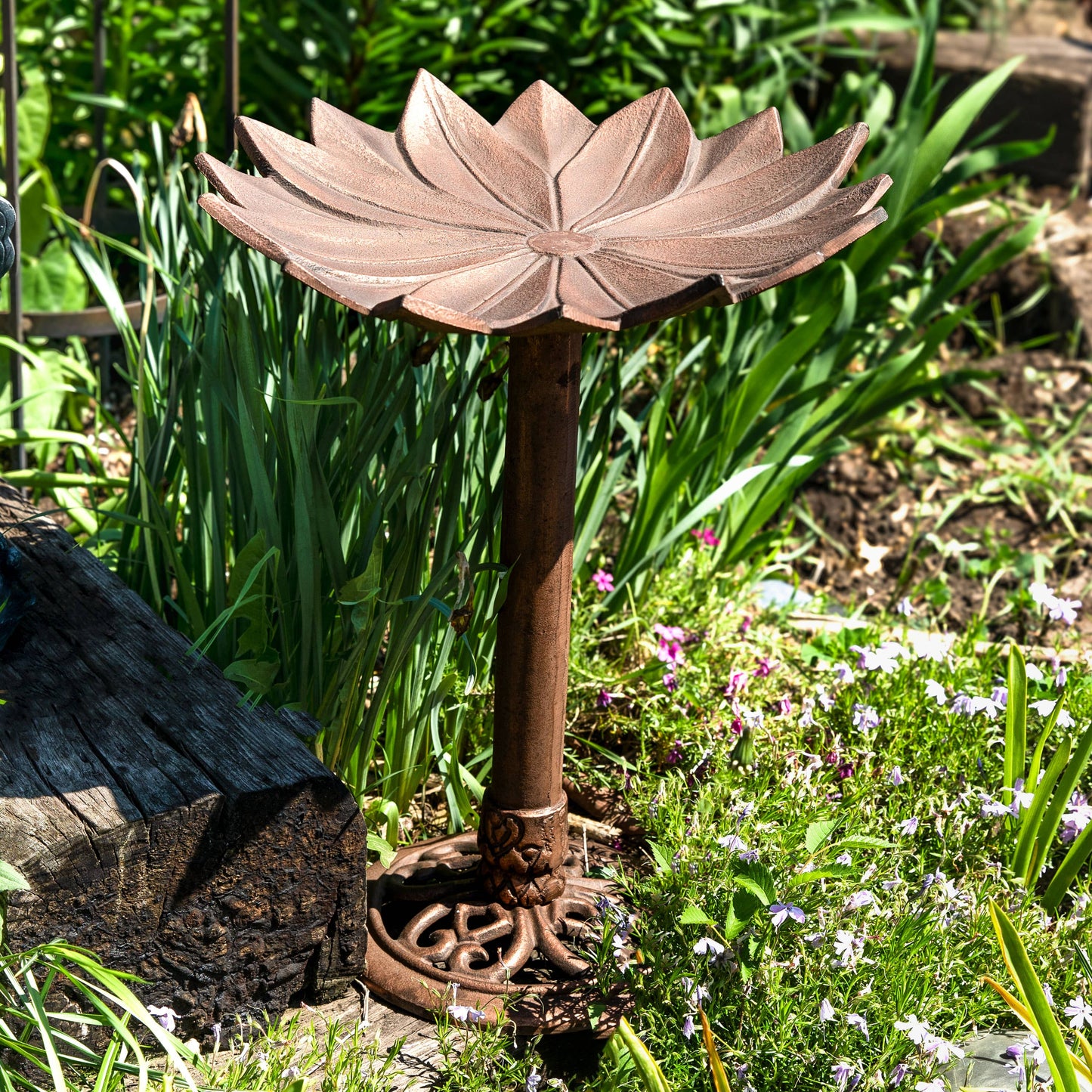 Sunnydaze Decor - Garden Lotus Metal Bird Bath - Copper Patina - 16.5-Inch