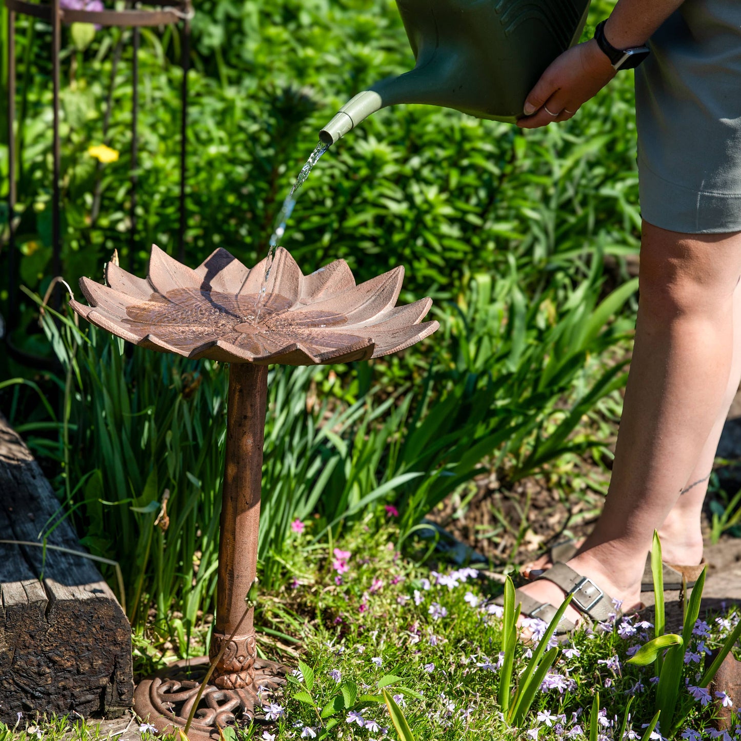 Sunnydaze Decor - Garden Lotus Metal Bird Bath - Copper Patina - 16.5-Inch